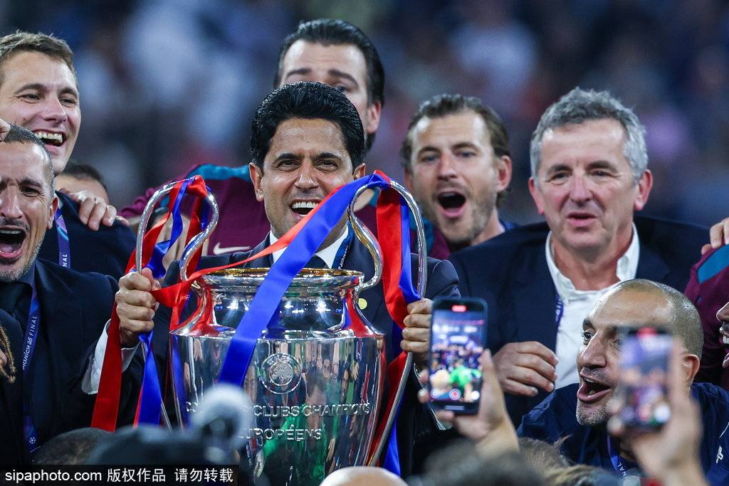 铁汉柔情！纳赛尔夺欧冠后泪洒当场，只为圆母亲一个梦！